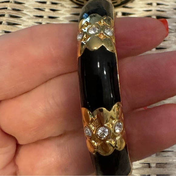 Bundle of 3 Talbots black and gold bracelets. - Picture 6 of 7